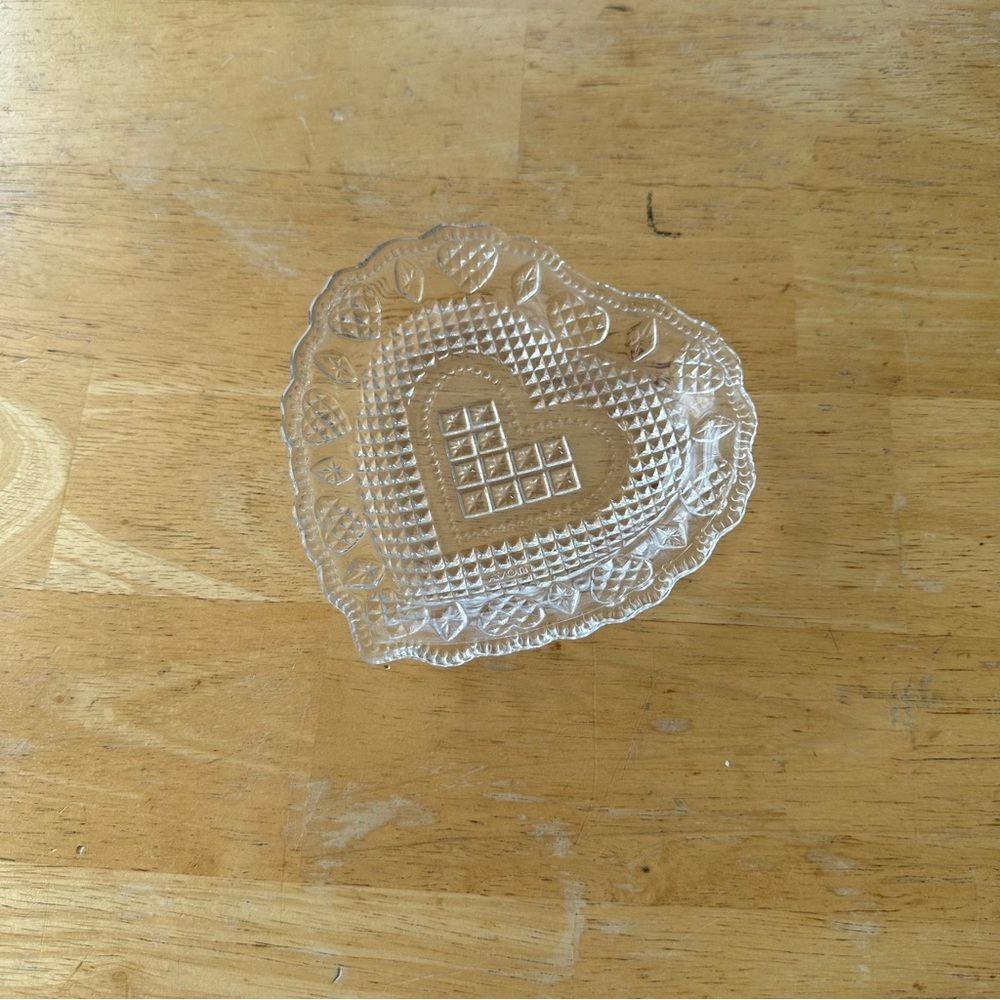 Vintage 70s Avon Glass Heart Trinket Dish - Picture 3 of 4